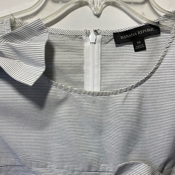 V: 𝅺Banana Republic Tank Top Women Medium Bow accented Black White Stripe - Picture 2 of 8